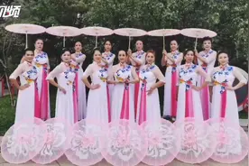 大妈模特队 别样走秀展芳华图片