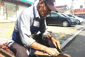 视频｜85岁“磨剪子爷爷”每天骑十几里路出摊，老伴有病儿子残疾儿媳去世，老人成了家里“顶梁柱”图片