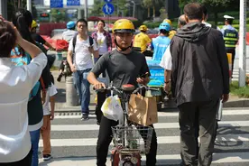 思想界 | 在外卖骑手的困境中，消费者扮演了怎样的角色？图片