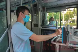 安阳：“码”上乘公交车，真爽图片