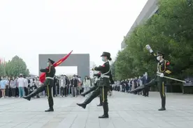 中央戏剧学院举行2020-2021学年升国旗仪式图片