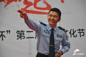 有模有样！济南这位身穿警服的经侦警官用山东快书表演防非打非获赞图片