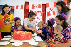 【脱贫攻坚 奋斗有我】石榴花开别样红，民族团结共追梦图片