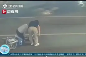酒后骑单车摔倒以为被撞 男子推走他人电动车做物证还报警图片