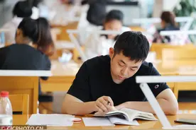 江苏南通：2020长三角阅读马拉松大赛开赛图片