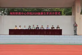 25名退役军人当教官，城阳区职教中心学校近千名新生今日开训图片