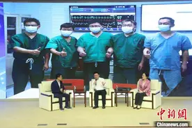 逆行抗疫医生“开学第一课”走进医学新生“心底”图片