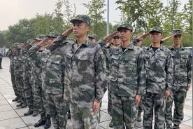 退伍大学生复学成“大三新生”：当兵是我一辈子最荣幸的事图片