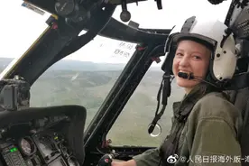 山火肆虐！美国19岁少女开直升机灭火 开学当天奋战到凌晨图片