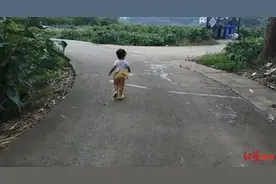 为救7岁白血病哥哥 三岁妹妹每天跟着家人跑步锻炼图片