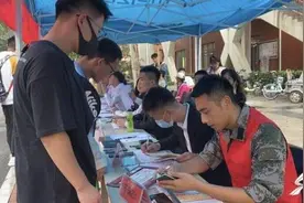 退伍大学生复学成“大三新生”：当兵是我一辈子最荣幸的事图片