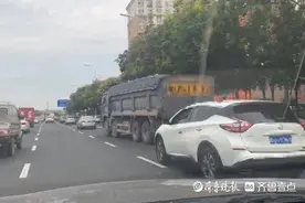 李沧：禁行时段大货车违法上路，罚款二百元不计分图片