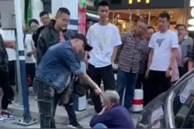 张家口男子酒后当街殴打7旬老人 涉寻衅滋事罪被批捕图片