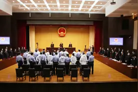 北京一“土皇帝”村支书被判无期：抓捕现场收缴金条31公斤，百万现金成袋装图片