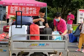 今年郑大迎来万余名“小萌新”花式迎新温暖学子心图片