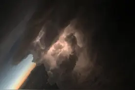 飞机上拍到的雷电图片