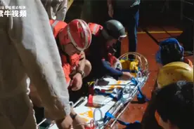 「紫牛头条」在爱琴海勇救21人的南通小伙回国养伤了，救人时被撞断肋骨图片