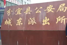 快评丨冲击派出所的“恶势力”，何以8年后才被追责？图片