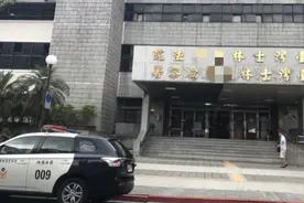 一初中生坐讲台边“加座”10个月 遭霸凌致白血病复发图片