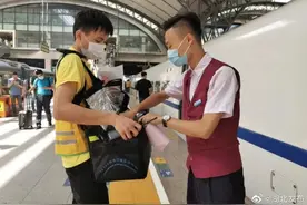 在湖北 坐普速列车也能点外卖了！旅客可在12306网站和手机App订餐图片