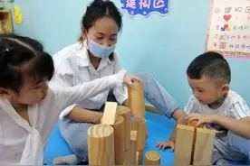 开学两周，当初不愿进校门的“小哭包”笑着说“喜欢幼儿园”图片