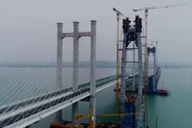 大国大桥｜世界首座高铁跨海斜拉桥主塔封顶视频封面