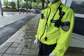 深圳交警“膨胀”了？交警使用降温功能服引热议，网友有赞有弹图片
