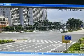 危险的父爱！闯红灯撞车后漂移逃跑，他竟是为了......图片