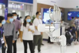 机械手臂“大展身手”图片