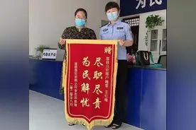 高温酷暑保平安｜学生入学报到丢证件 民警连夜帮助补办图片