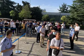 发号第发号第一天，郑州市民选了5992副豫V号牌图片