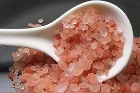 青海4家烤肉店“玫瑰盐”来源查明：其中杂质种类和含量存在明显食盐安全隐患图片