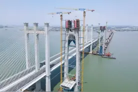 国内首座跨海高速铁路桥南岸主塔成功封顶图片