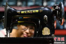 海内外千余台缝纫机山西展出 重忆“三转一响”年代图片
