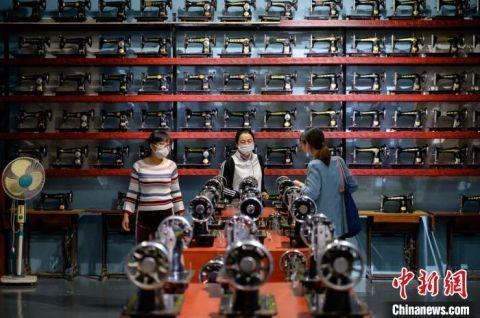 海内外千余台缝纫机山西展出 重忆“三转一响”年代