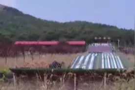 青岛男孩坐网红迷彩滑道致颅骨骨折，陷入昏迷！家长求老板出钱救人图片