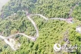 广西越野登山赛在覃塘区蒙公镇凤凰山景区举行图片