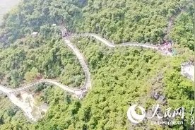 广西越野登山赛在覃塘区蒙公镇凤凰山景区举行图片
