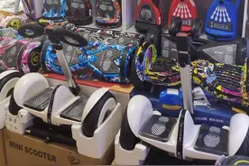 电动平衡车不是儿童玩具，孩子玩耍千万小心图片