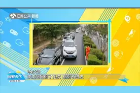 武汉：高手在民间！男子多次倒车不进，环卫大姐帮忙一把倒入视频封面