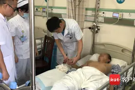 惊险！海口一男子被折弯机压断四根手指 医生通宵手术再植成功图片