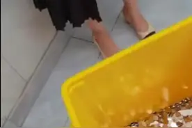 南辕北辙！四川一公司用硬币付工资，无辜男子却躺枪被骂图片