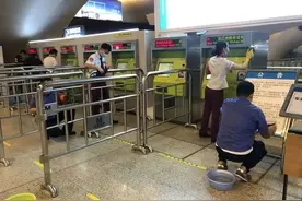 文明创建在路上|武汉地铁车站卫生间深度清洁进行时图片