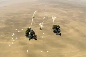 庆祝空军空降兵成立70周年 神兵天降图片