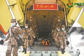 军队支援湖北医疗队：白衣战士 英雄本色图片