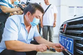 昨日郑州市民共选取豫V号牌5992副 豫V车上绕城高速免费吗图片