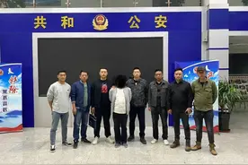 这张面孔你还记得吗？参与枪杀他的嫌犯落网图片
