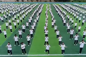 高一学生跳操跳出网红款，网友：这才是青春啊图片