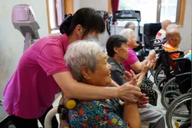 民政部：养老机构应24小时值班，在公共场所安装监控设施图片