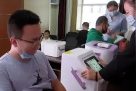 准爸爸体验分娩阵痛 感慨母亲伟大图片